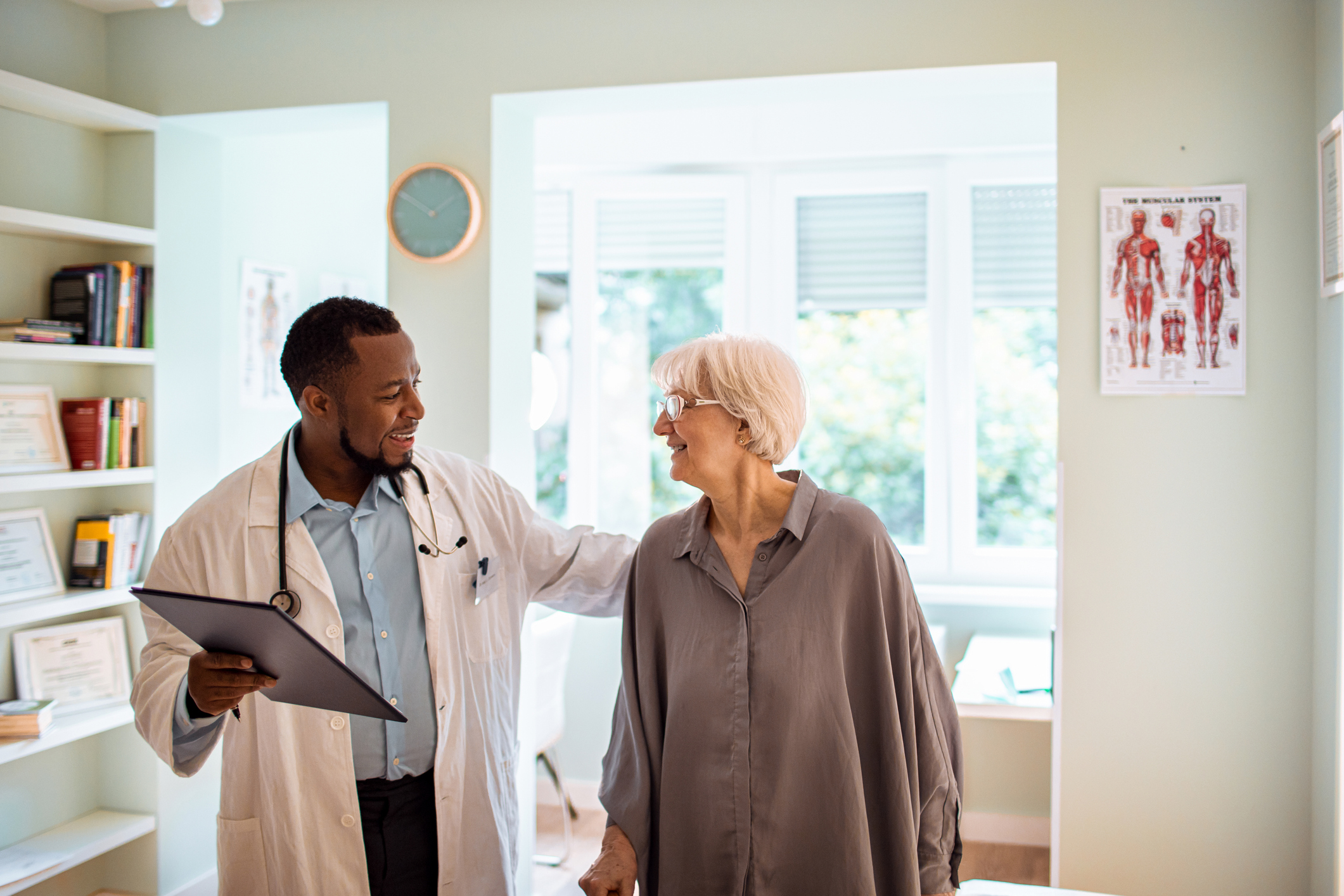 Dr and elderly female pt_iStock-1254897816
